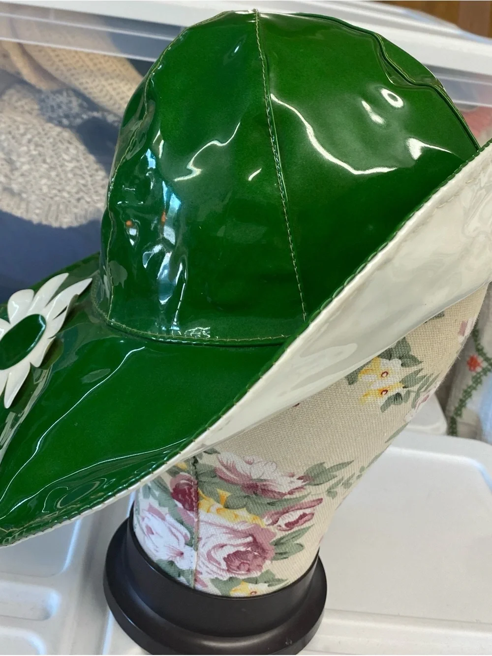 Vintage 1960ds- mod style / Green Patent Daisy Hat -flower power era
